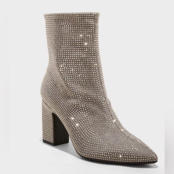 Rhinestone boot. Size 8 - Picture 1 of 7